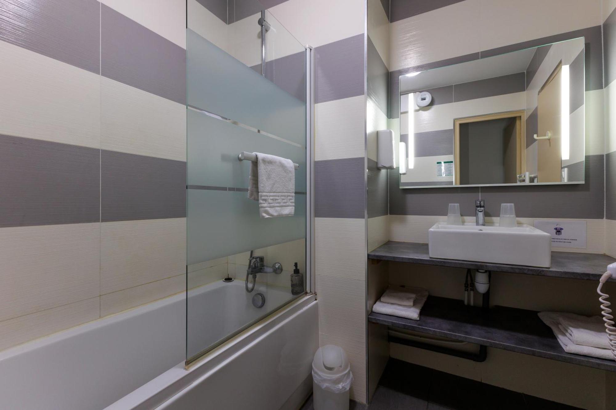 Logis Hotel Le Rochelois La Rochelle  Bagian luar foto