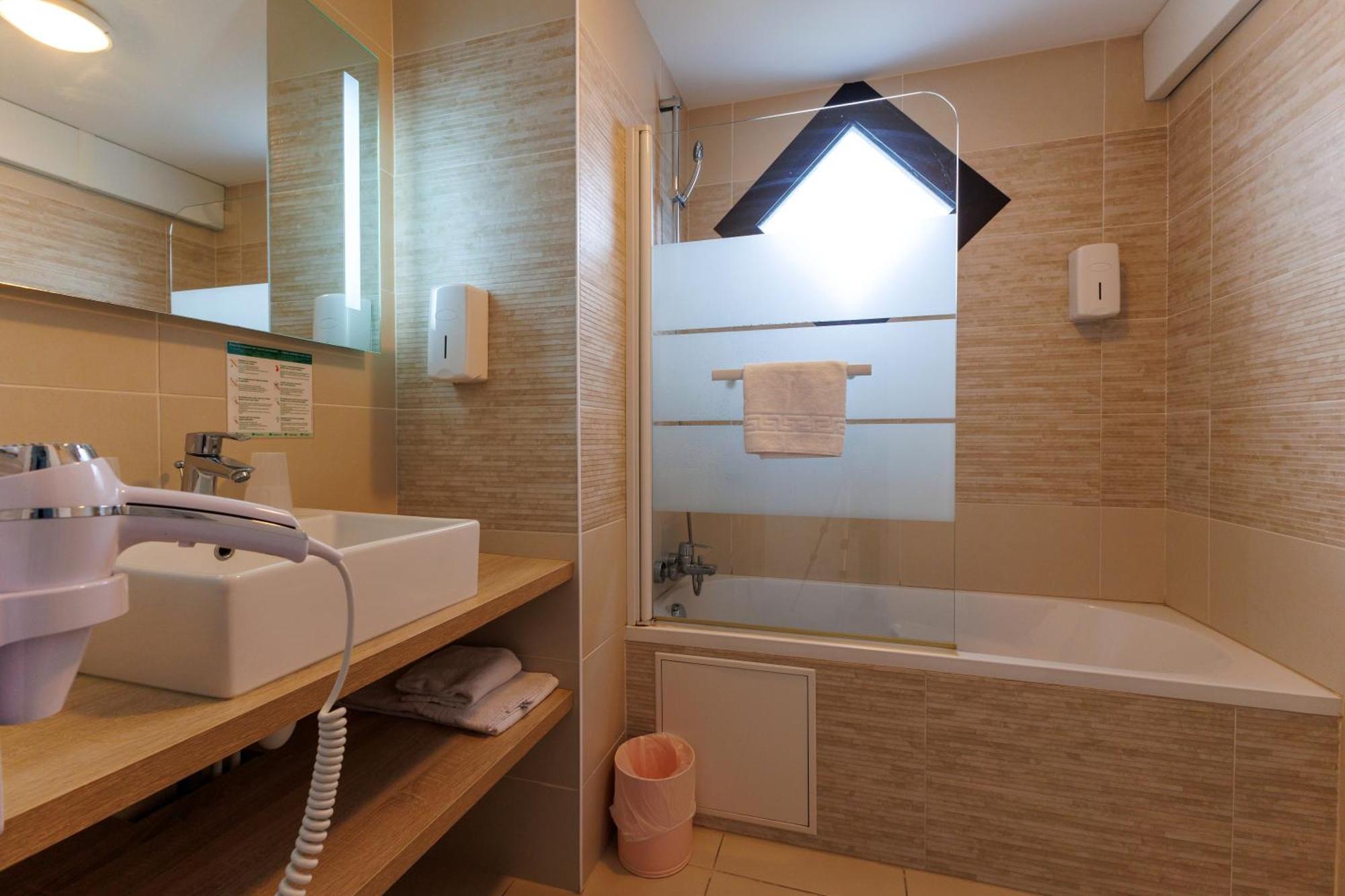 Logis Hotel Le Rochelois La Rochelle  Bagian luar foto