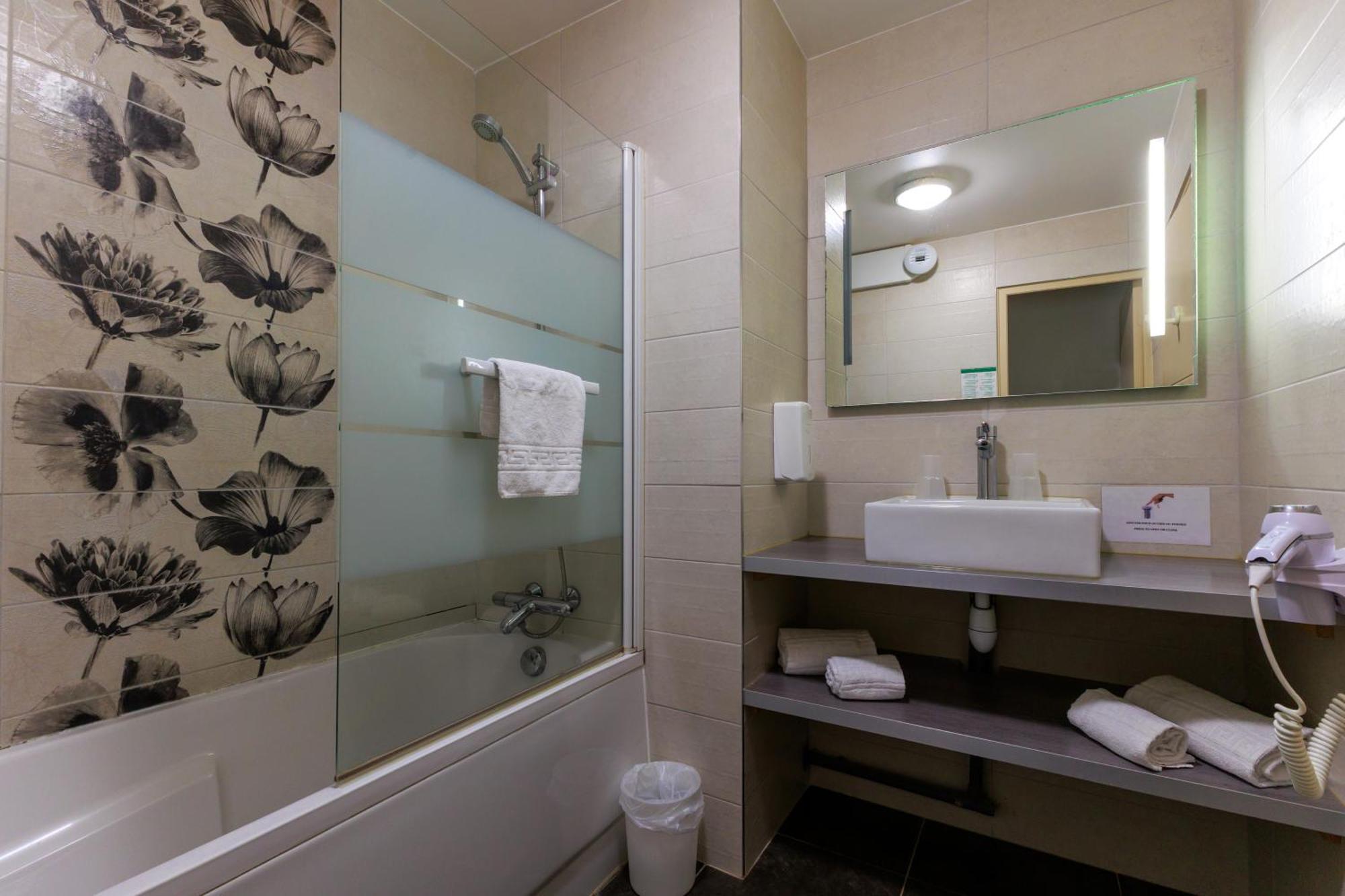 Logis Hotel Le Rochelois La Rochelle  Bagian luar foto